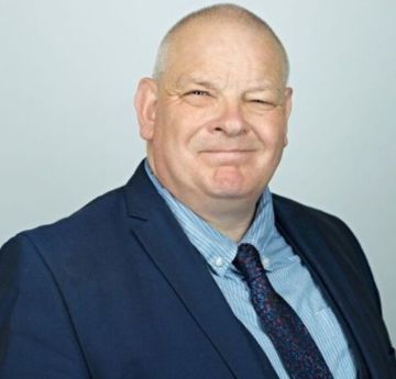 Profile picture - Dr Alan Bullion