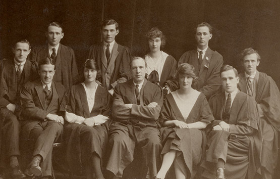 University College of Swansea students in academic dress, c.1920s. Courtesy of the Richard Burton Archives (UNI/SU/PC/5/5)