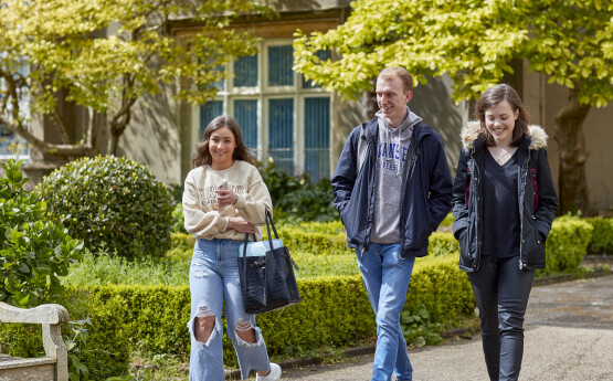 Students in front of Singleton Abbey