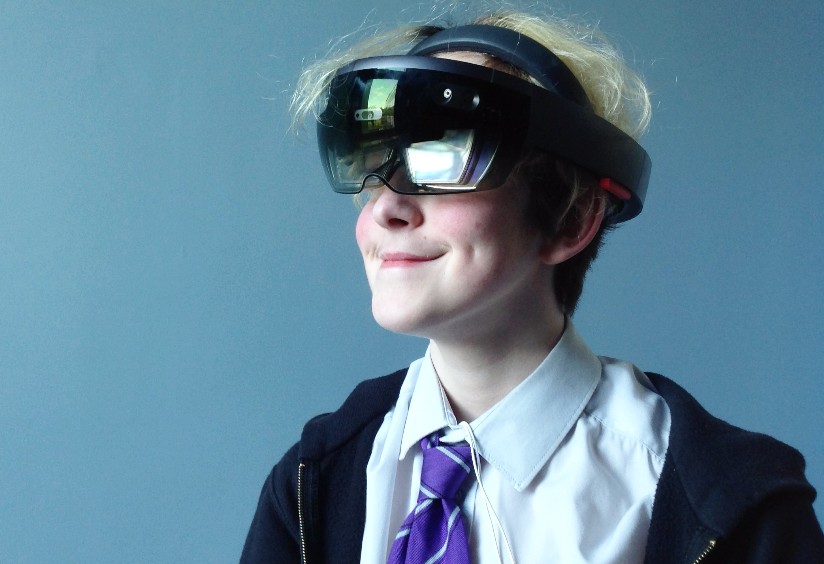Student uses a hololens