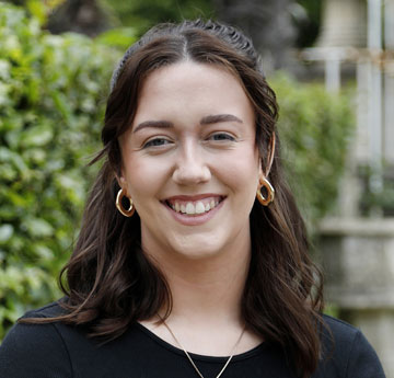 Llun o Carys, Llywydd Undeb y Myfyrwyr