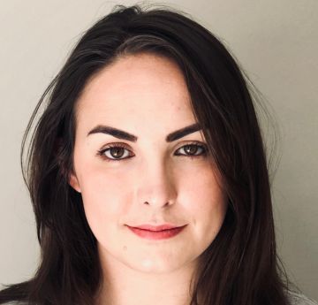 Headshot - Caitlin Harris