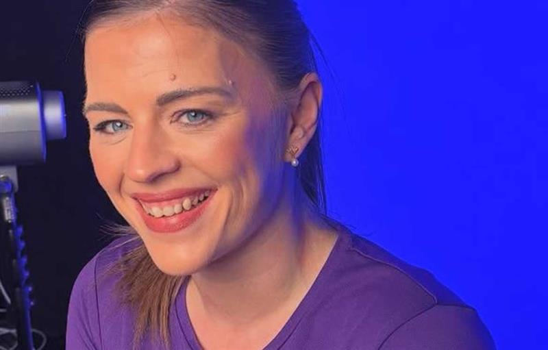 Delwedd o redwr Hanner Marathon Abertawe, Sarah