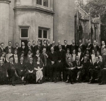 Staff Prifysgol Abertawe yn y 1920au.