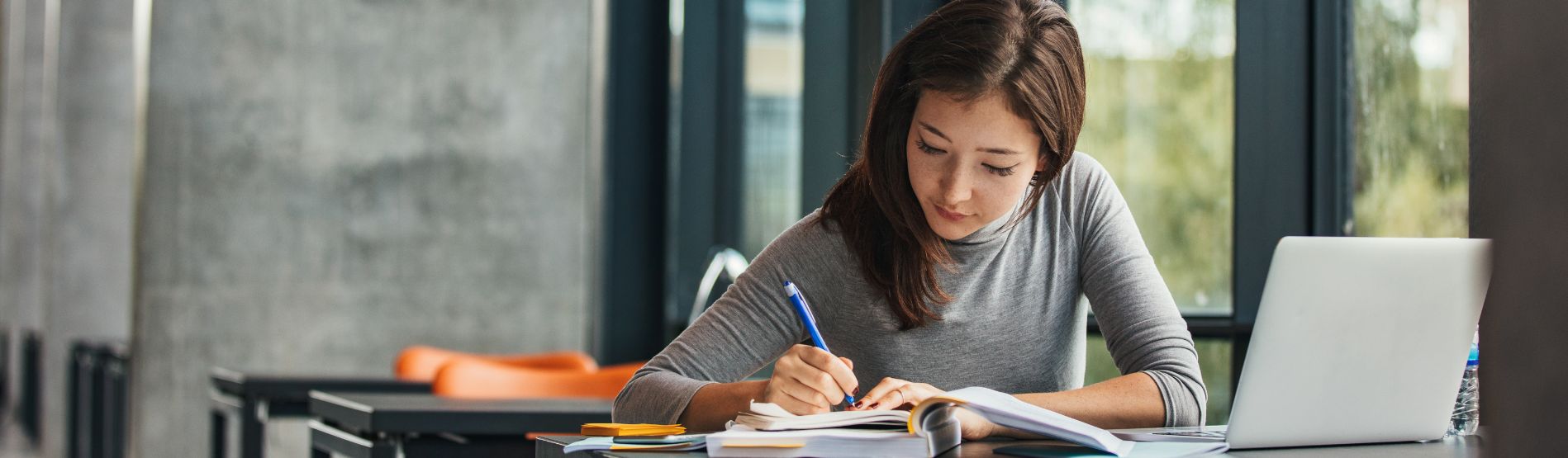 Rhaglen Mentora Cyn-fyfyrwyr Prifysgol Abertawe
