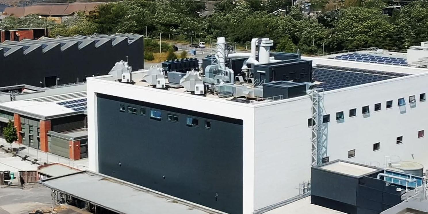 Adeilad CISM, Campws y Bae