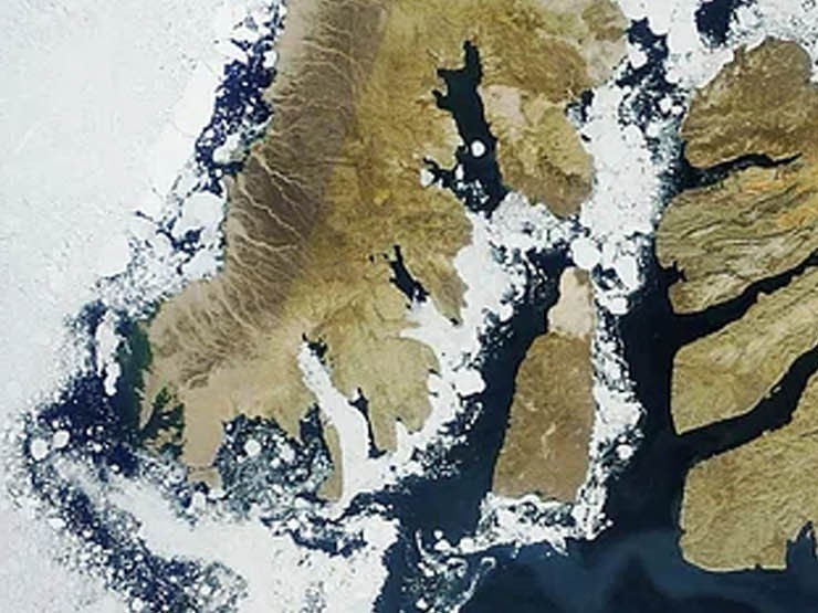 Delwedd lloeren o'r Antarctica