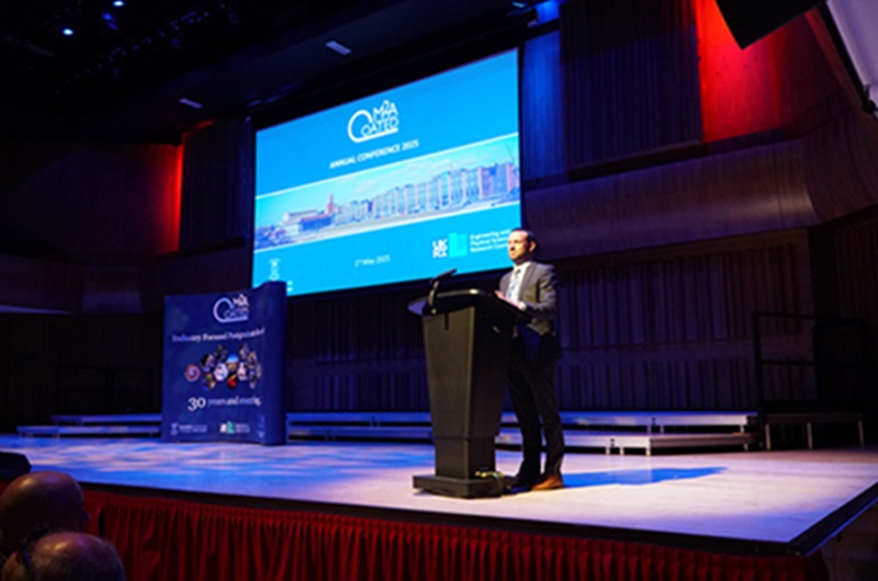 Llun o gynulliad seminar