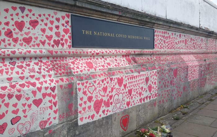 The National Covid Memorial Wall yn Llundain 