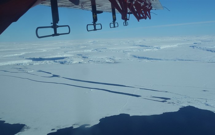 Rhewlif Thwaites yng ngorllewin Antarctica. Llun: Carl Robinson, British Antarctic Survey