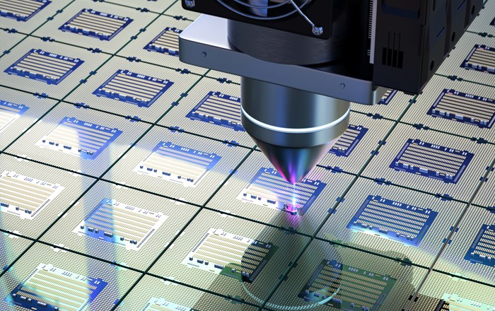 Y broses gweithgynhyrchu lled-ddargludyddion, gan greu delweddau o freichiau robotig a haenellau silicon 3D. Credyd: Phonlamai Photo | Shutterstock.