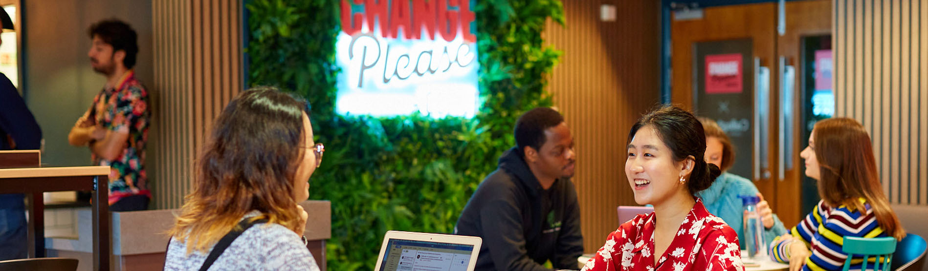 MAE myfyrwyr yn callaghans 