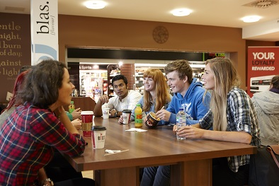 Students chatting in Café Blas