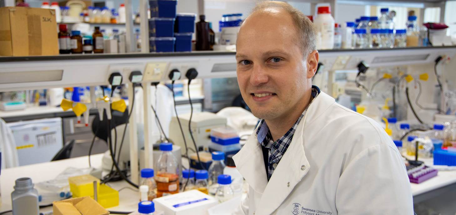 Researcher Remi Zallot working in a laboratory at the Medical School 