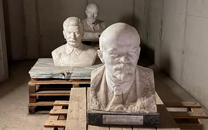 The heads of statues in a store room 