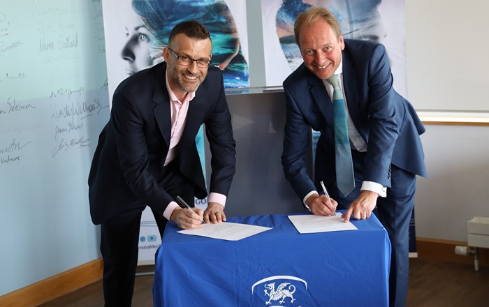 Hywel Dda University Health Board Chief Executive Steve Moore and Swansea University Vice-Chancellor Professor Paul Boyle sign the Memorandum of Understanding.
