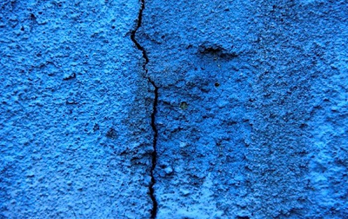 Crack on a concrete surface: a team of researchers at Swansea University have been awarded £322,000 to develop digital solutions to reduce concrete construction defects.