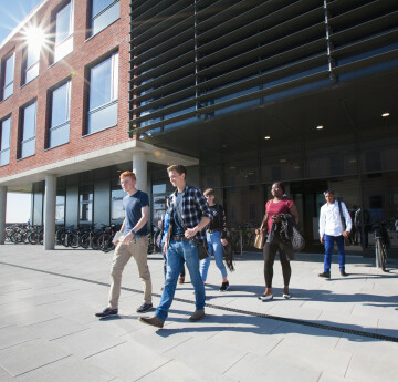 Students leaving SOM on Bay Campus