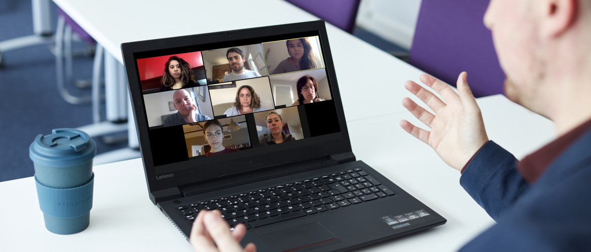 zoom meeting in pc screen