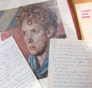Hand-written notes and a photo of the Welsh poet Dylan Thomas 
